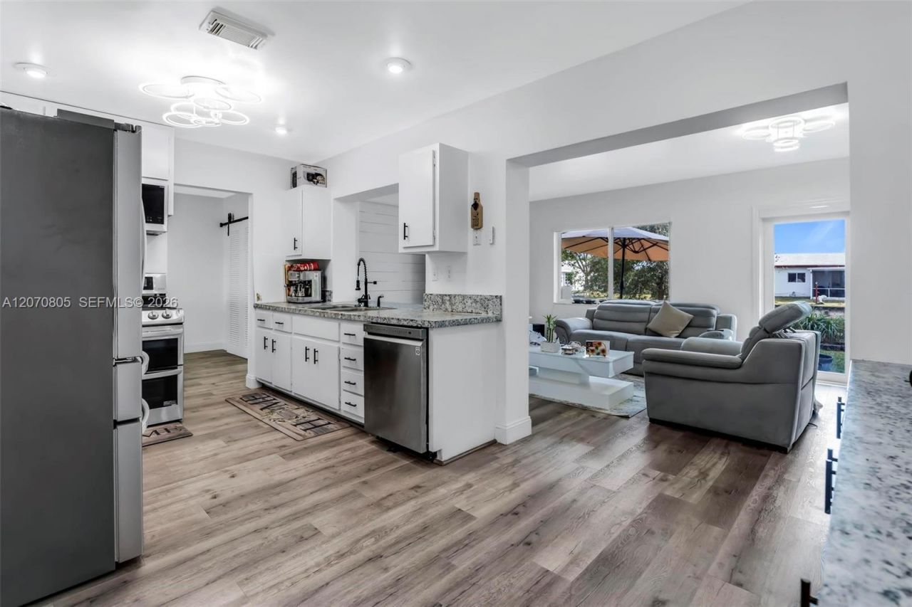6810 NW 74th Pl , Tamarac, FL 33321 Photo
