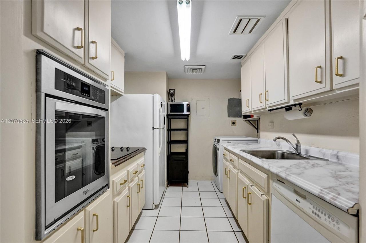 2451 Brickell Ave , Unit 8E, Miami, FL 33129 Photo