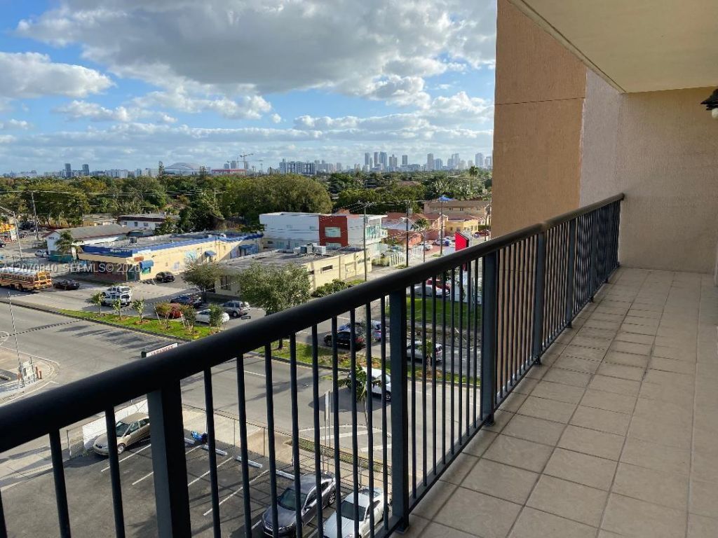 1690 SW 27th Ave, Unit 610, Miami, FL 33145 Photo