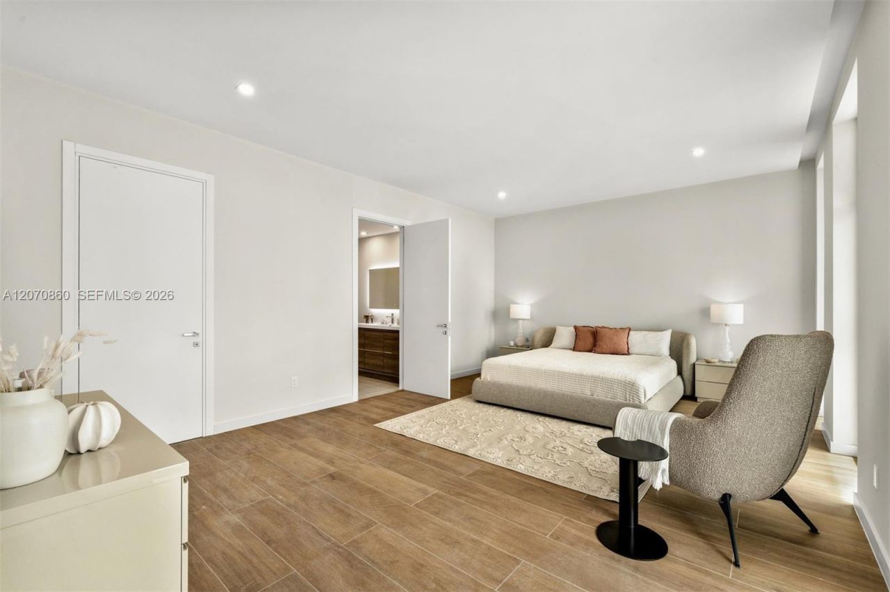 527 Orton Ave , Unit 903, Fort Lauderdale, FL 33304 Photo