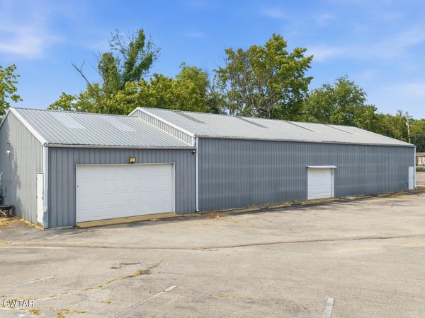 465 N Main Street , Lexington, TN 38351