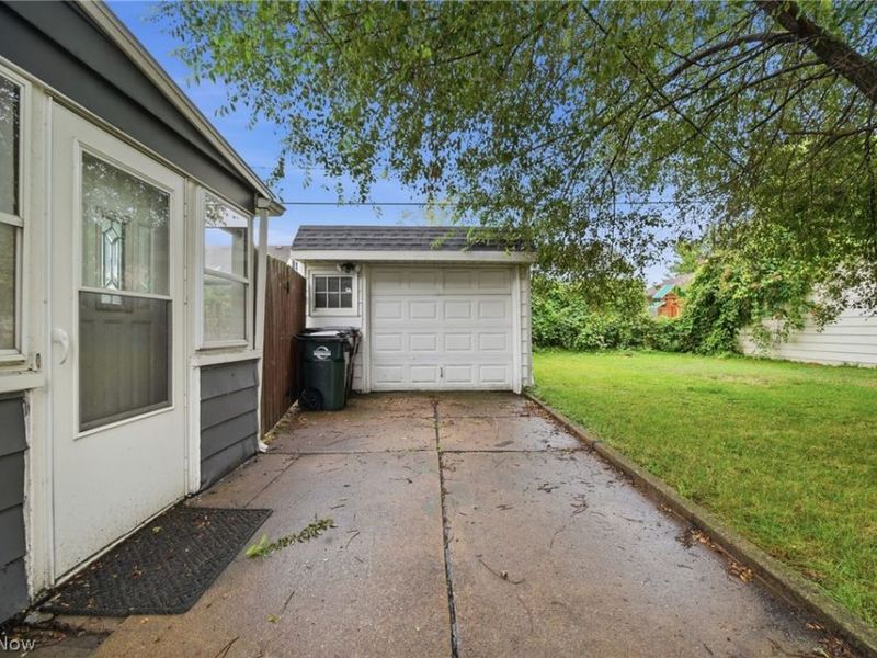 7103 Velma Avenue, Parma, OH 44129 Photo 5