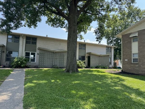 61 Sutton Court , Unit 61, Bettendorf, IA 52722