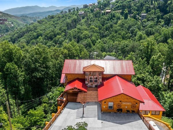 720 Pinecrest Drive, Gatlinburg, TN 37738