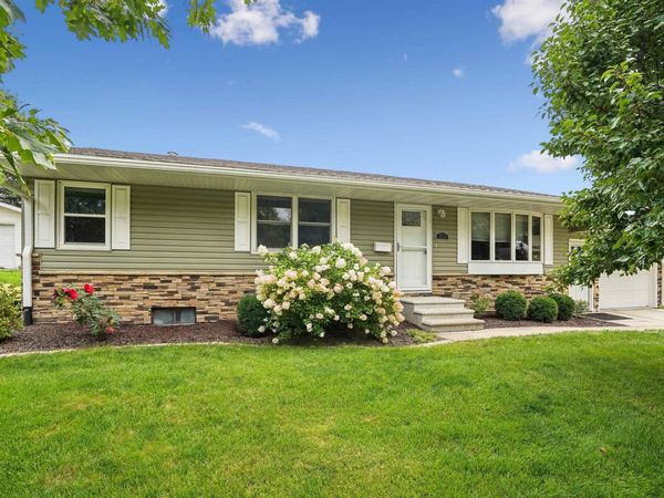 707 7th Ave NE , Oelwein, IA 50662