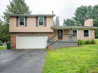 6751 Hillcroft Drive, Boston, NY 14025