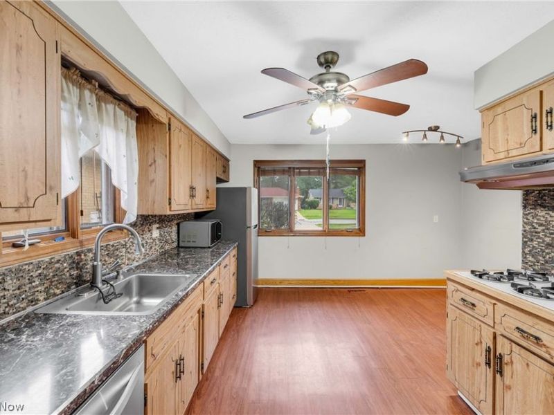 4554 Whitehall Drive, South Euclid, OH 44121 Photo 10