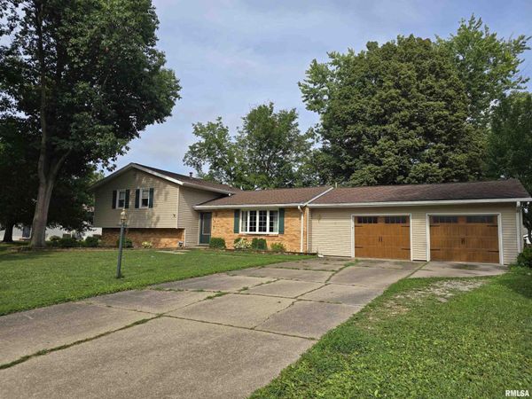 15 GETTYSBURG Drive, Canton, IL 61520