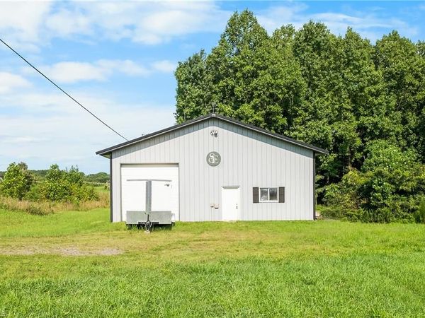 1849 Old Stage Road , Yadkinville, NC 27055