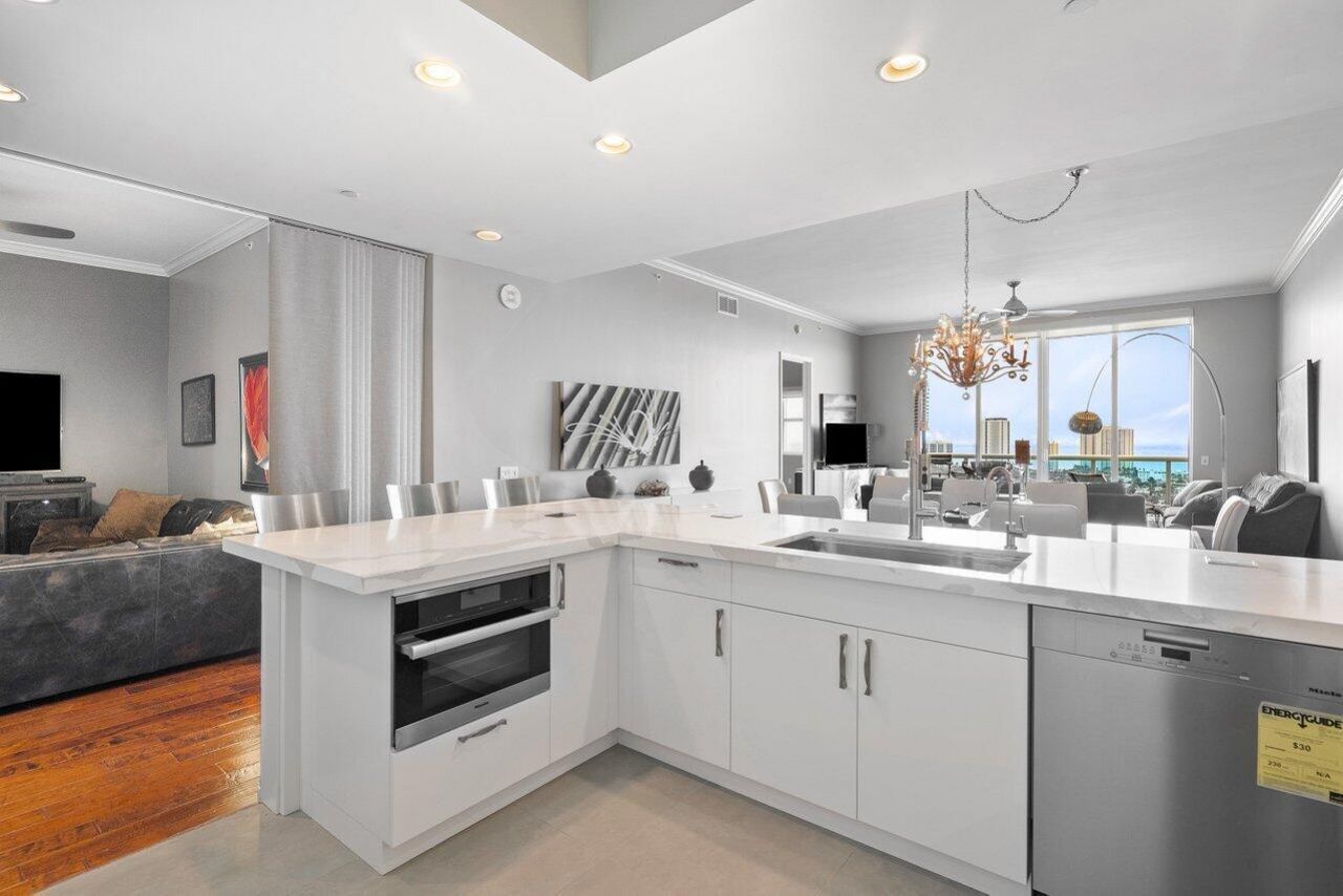 2640 Lake Shore Drive, Unit 2609, Riviera Beach, FL 33404 Photo
