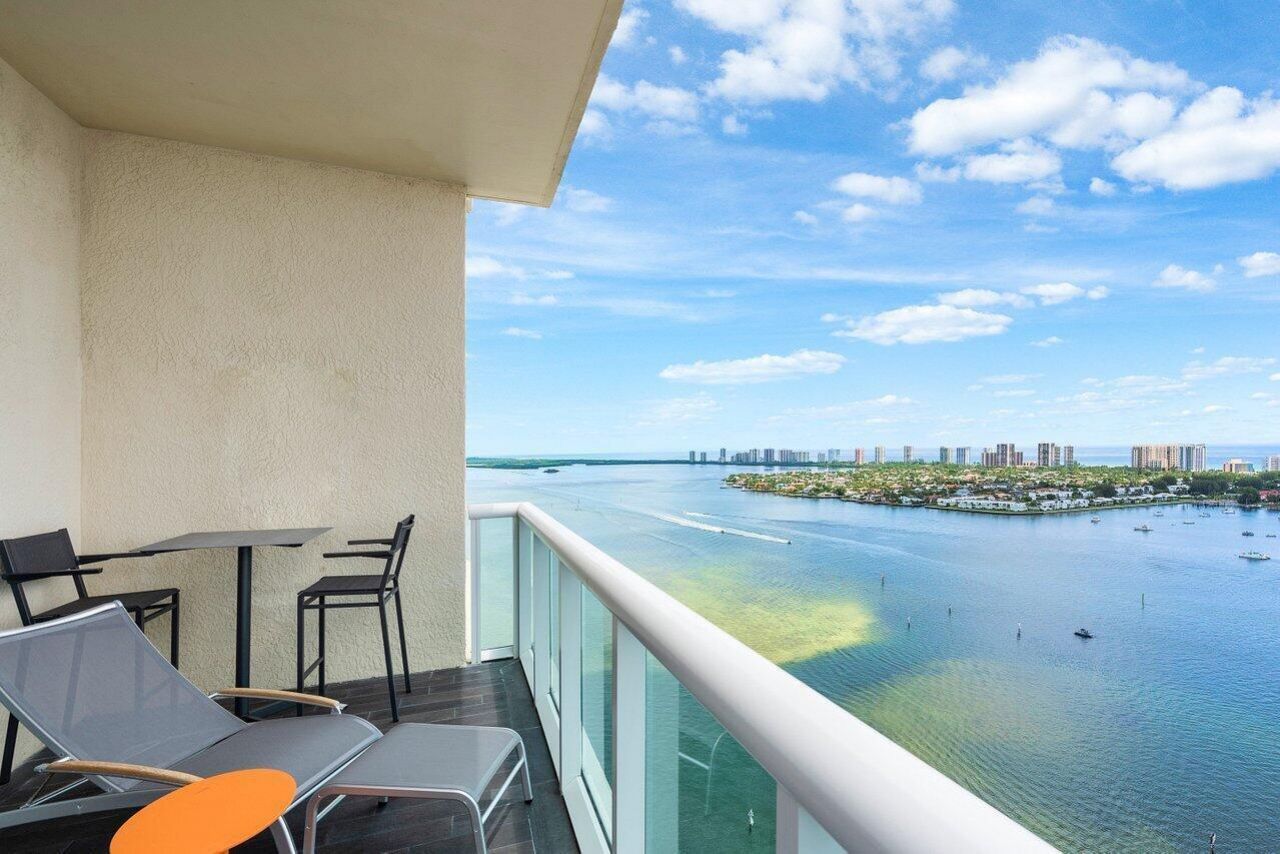 2640 Lake Shore Drive, Unit 2609, Riviera Beach, FL 33404 Photo