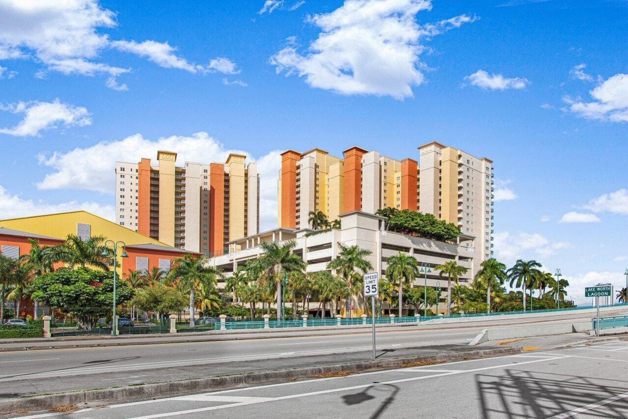 2640 Lake Shore Drive, Unit 2609, Riviera Beach, FL 33404 Photo