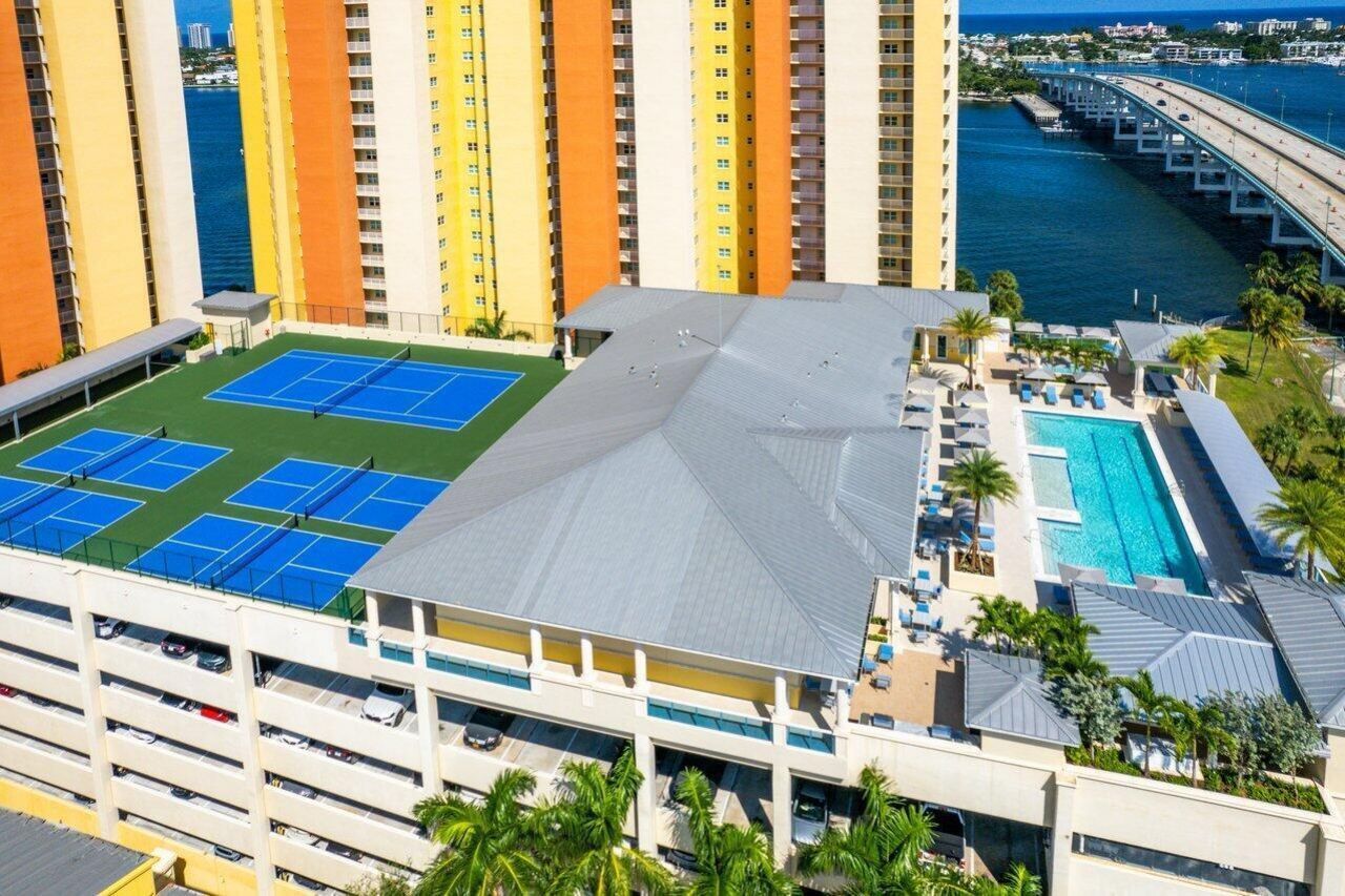2640 Lake Shore Drive, Unit 2609, Riviera Beach, FL 33404 Photo