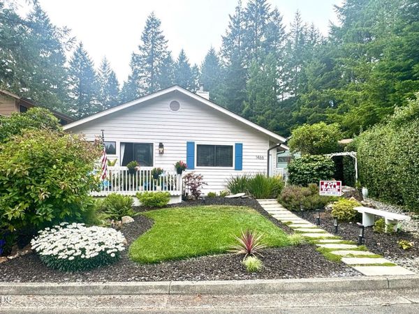 1466 Glenwood Drive, Brookings, OR 97415