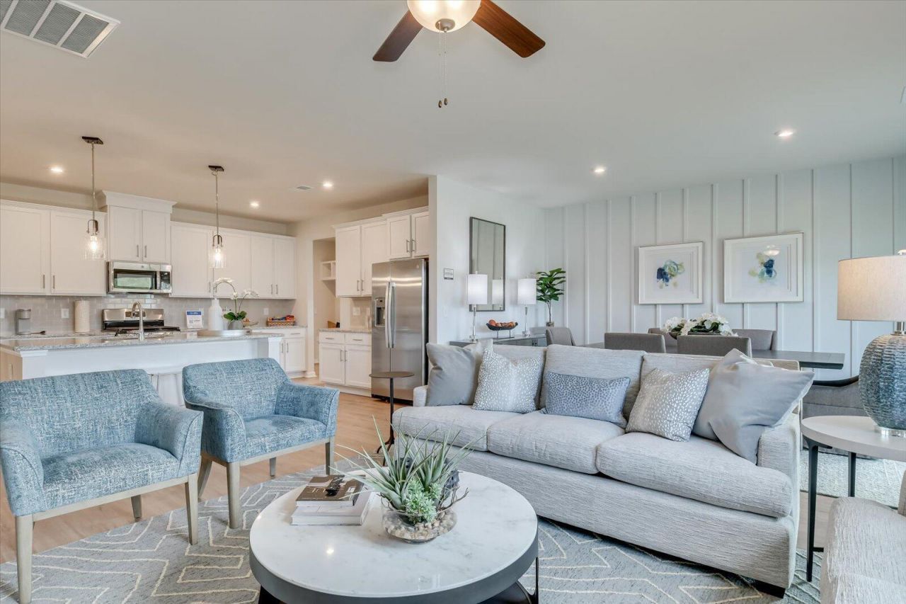 4523 Hartshorn Circle Photo 8