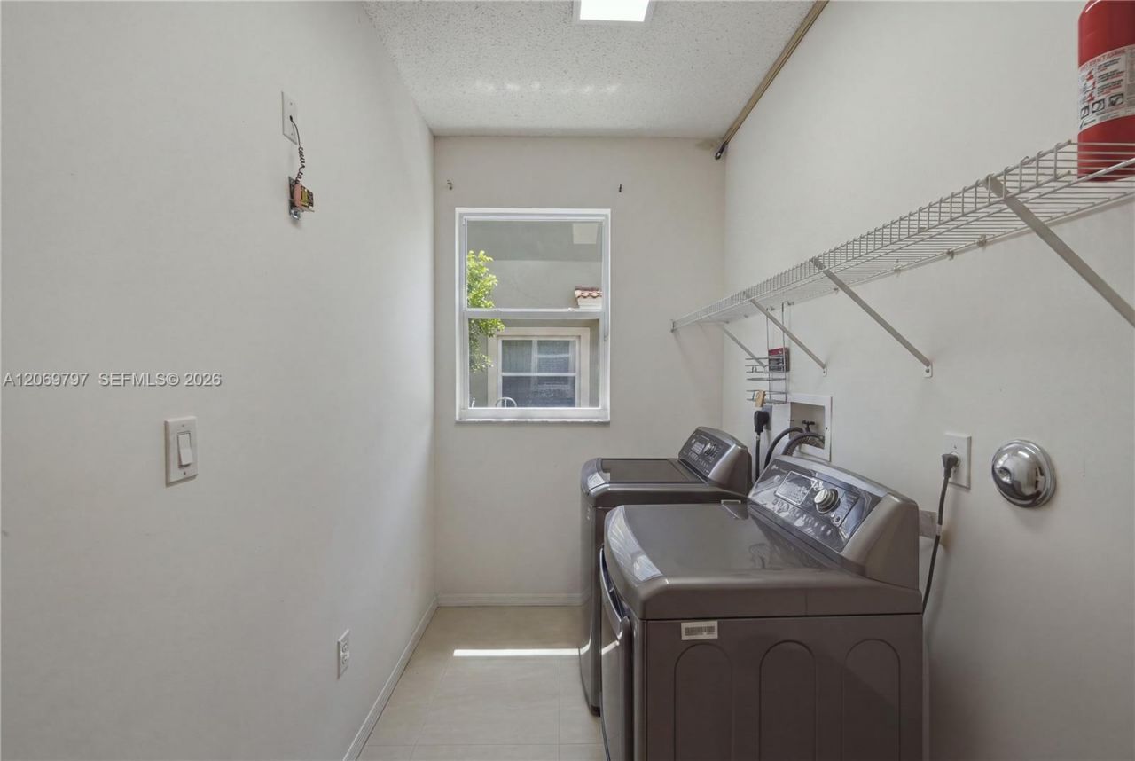 1268 NW 144th Ter, Pembroke Pines, FL 33028 Photo