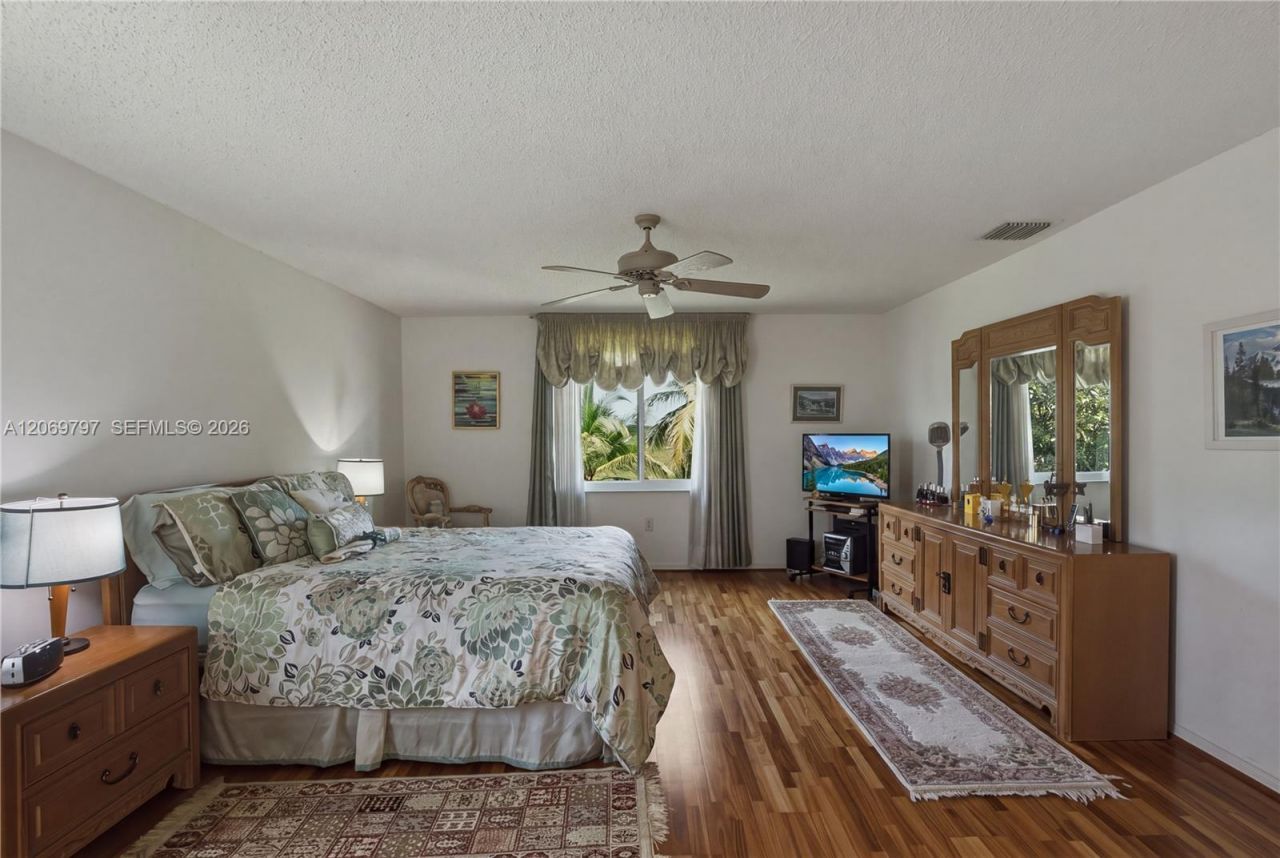 1268 NW 144th Ter, Pembroke Pines, FL 33028 Photo