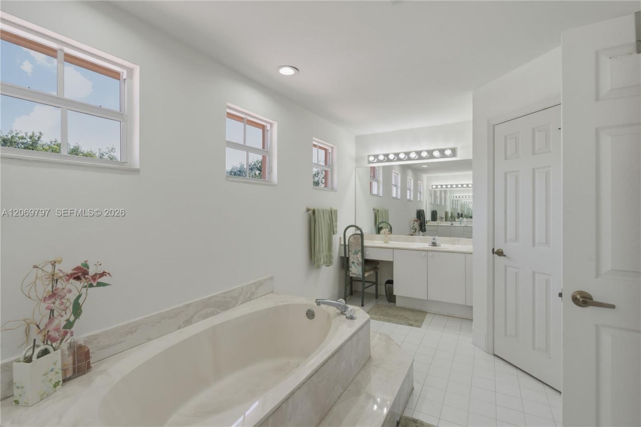 1268 NW 144th Ter, Pembroke Pines, FL 33028 Photo