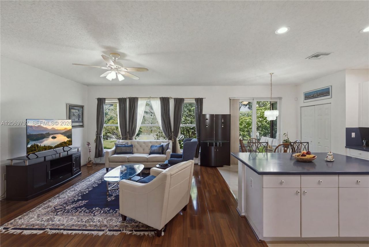 1268 NW 144th Ter, Pembroke Pines, FL 33028 Photo