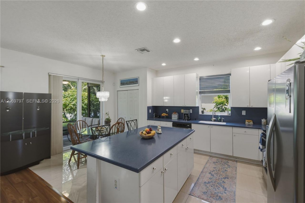 1268 NW 144th Ter, Pembroke Pines, FL 33028 Photo