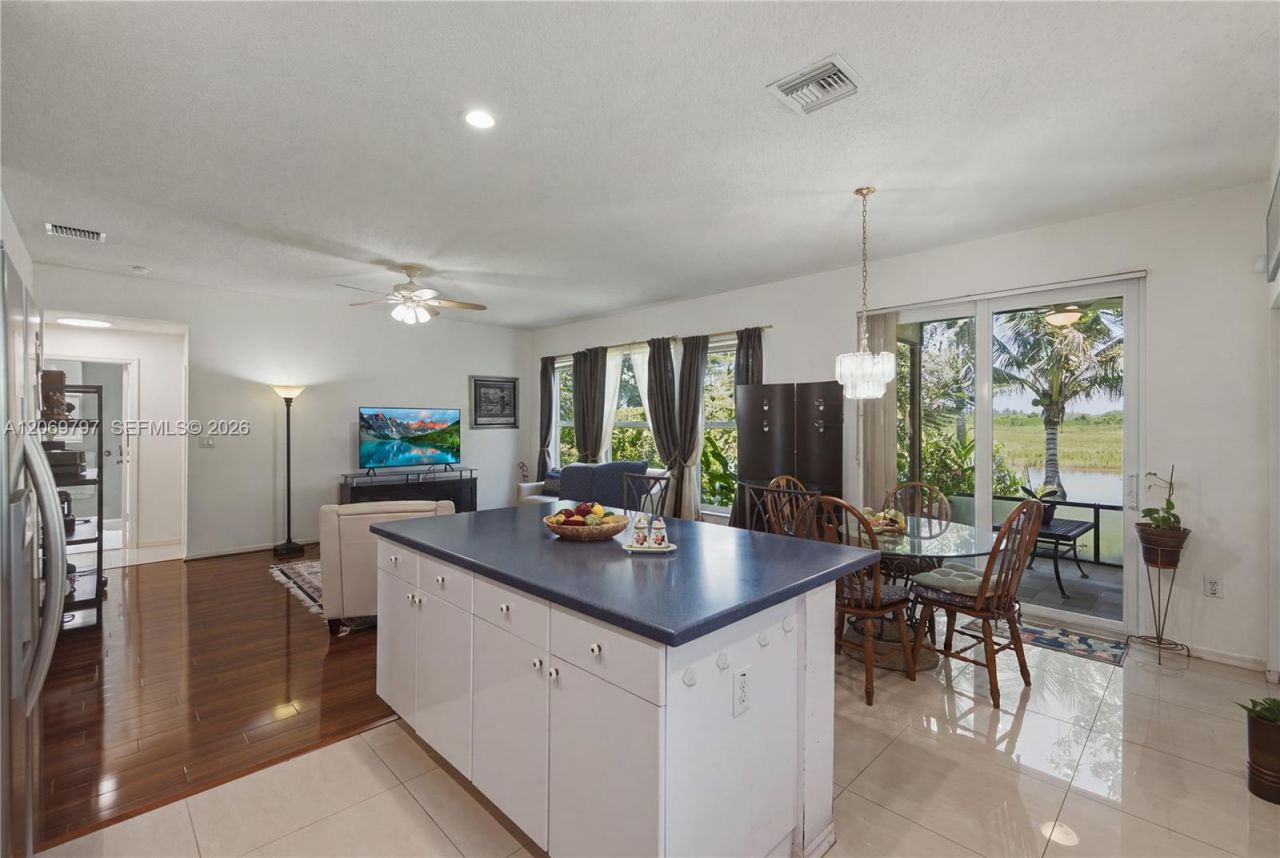 1268 NW 144th Ter, Pembroke Pines, FL 33028 Photo