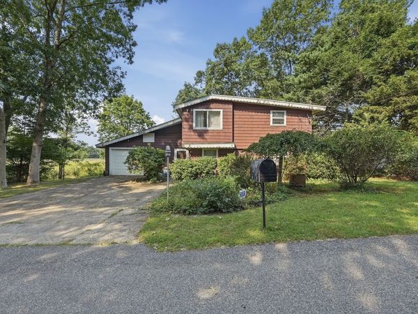 3 Point St, Freetown, MA 02702