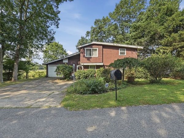 3 Point St, Freetown, MA 02702