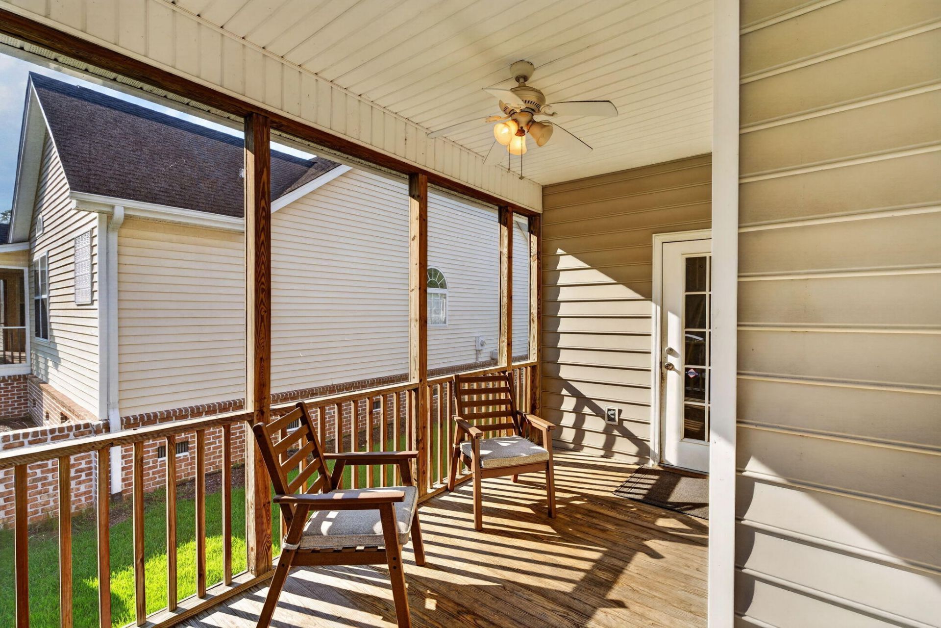 1858 Oleander Court Photo 32
