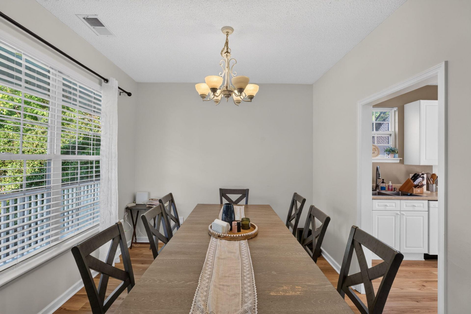 1858 Oleander Court Photo 6