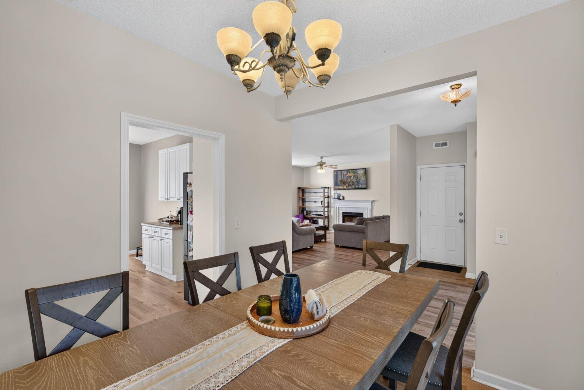 1858 Oleander Court Photo 7