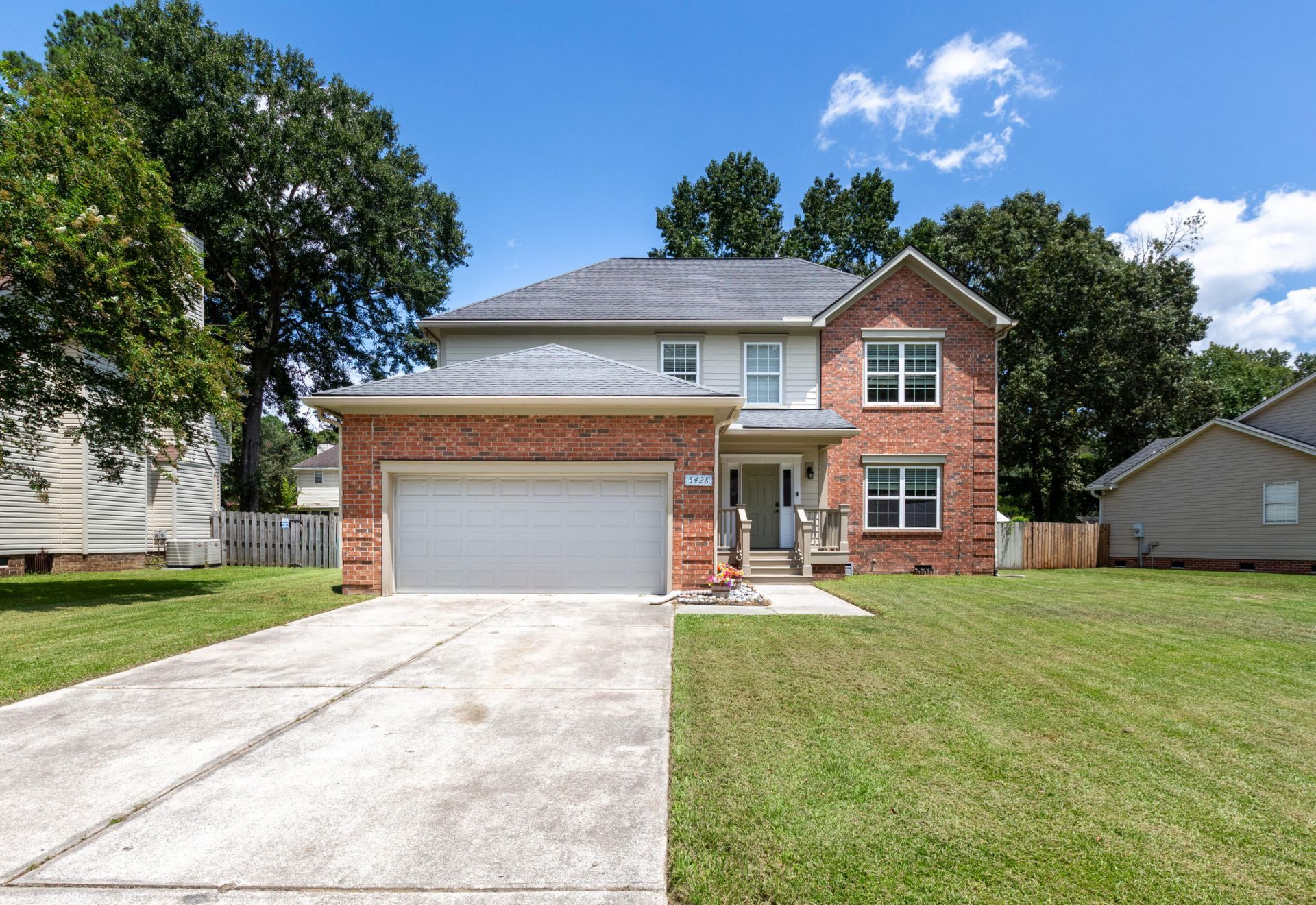 5428 Roxbury Drive Photo 1