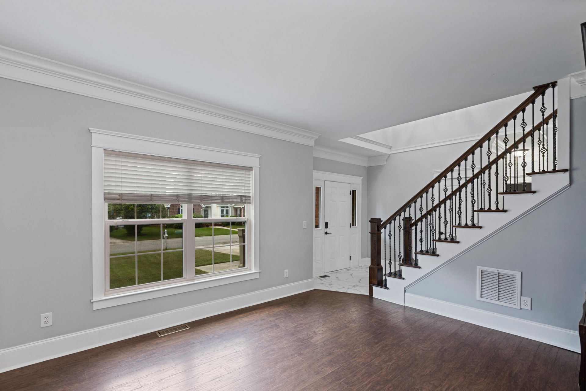 5428 Roxbury Drive Photo 10