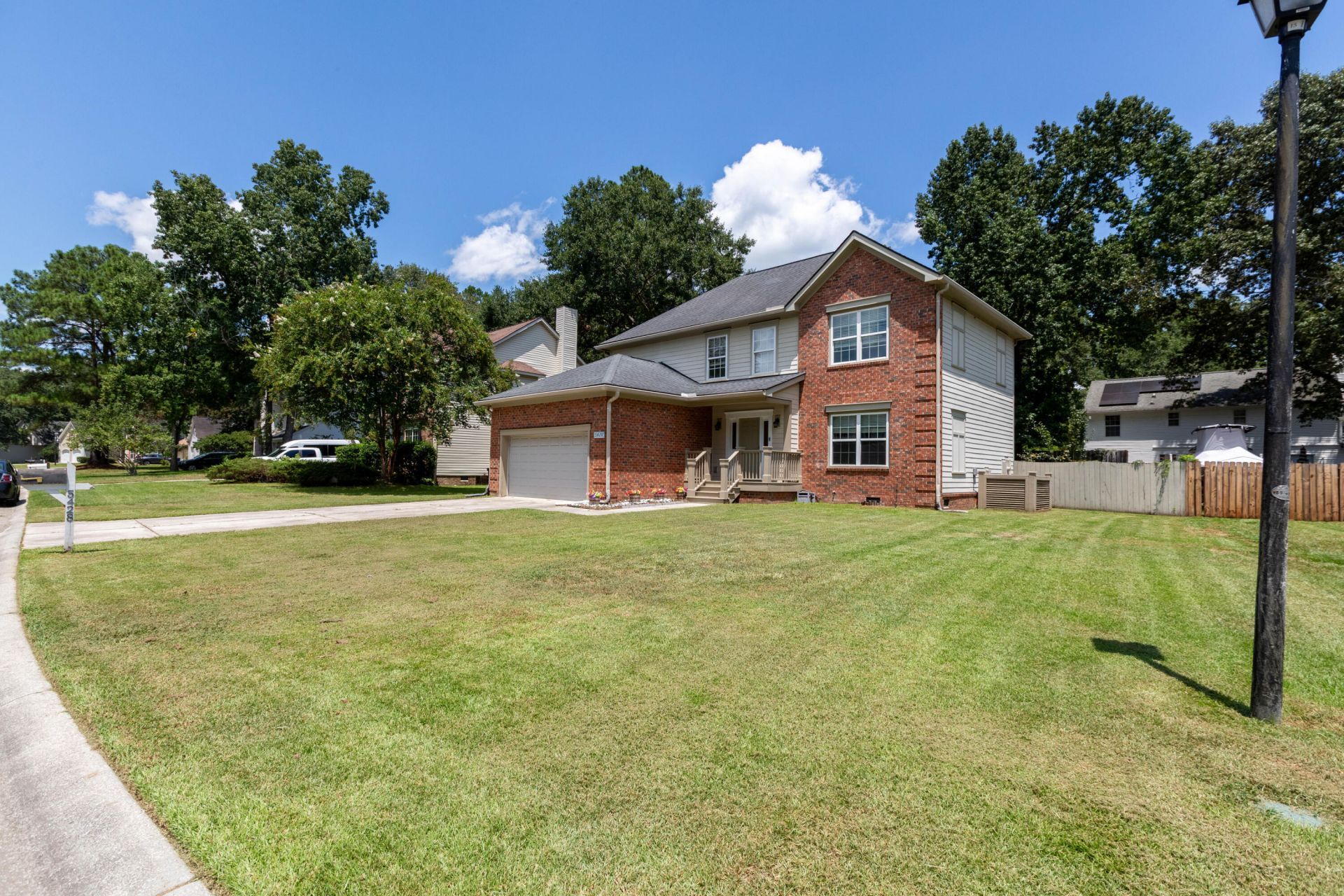 5428 Roxbury Drive Photo 3