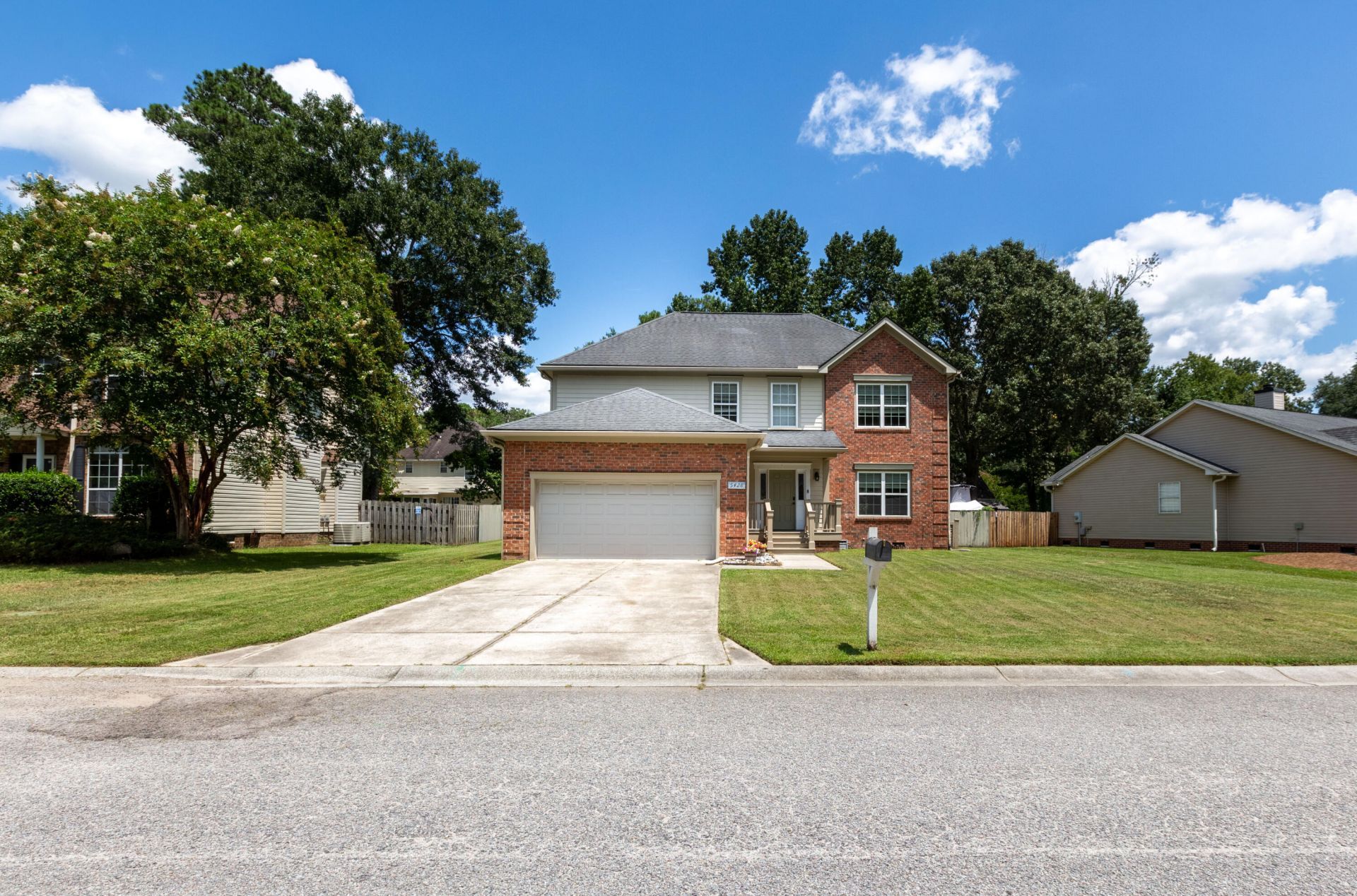 5428 Roxbury Drive Photo 4