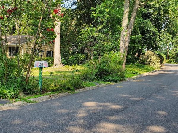 51 The Hemlocks Roslyn Estates, Roslyn, NY 11576