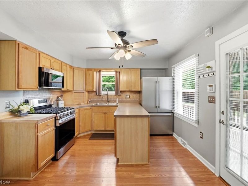 21704 Boston Road, Strongsville, OH 44149 Photo 4