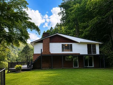 497 Bee Hive Rd Road, Slemp, KY 41763
