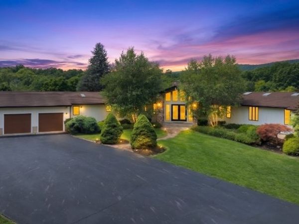 90 Phillips Rd, Frankford, NJ 07826