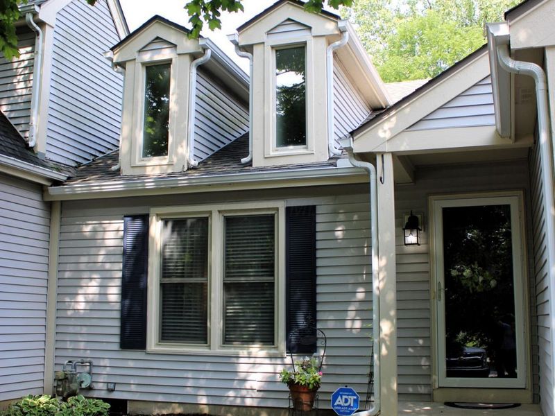 1058 Chatham Lane W, Delaware, OH 43015 Photo 1