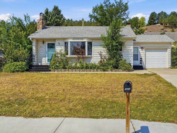 1621 38th Street, Rapid City, SD 57702