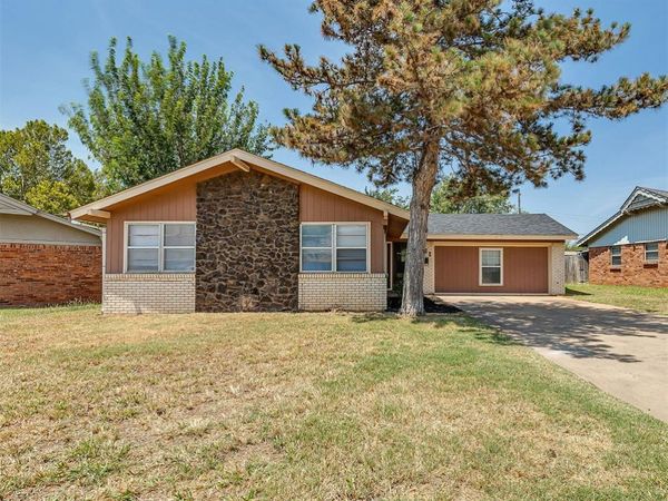 111 Oakside Drive, Moore, OK 73160
