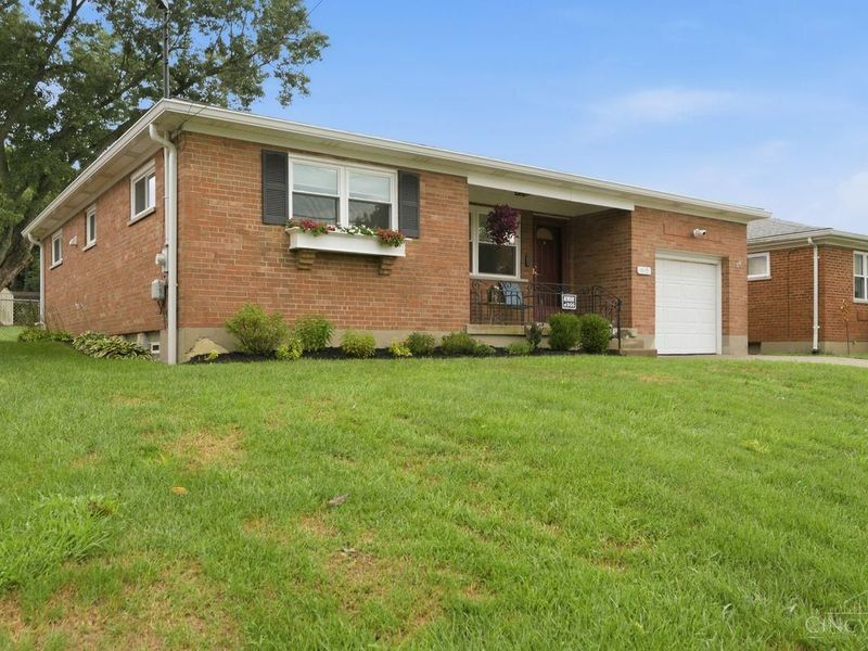 618 Ivyhill Drive, Delhi Township, OH 45238 Photo 2