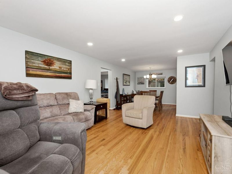 618 Ivyhill Drive, Delhi Township, OH 45238 Photo 5