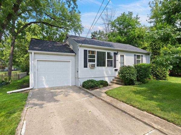 3906 Grove Avenue , McHenry, IL 60050