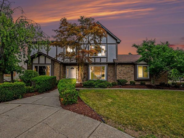 22276 Sheffield Court, Farmington Hills, MI 48335