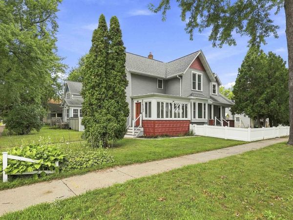1102 W LAWRENCE STREET, Appleton, WI 54914