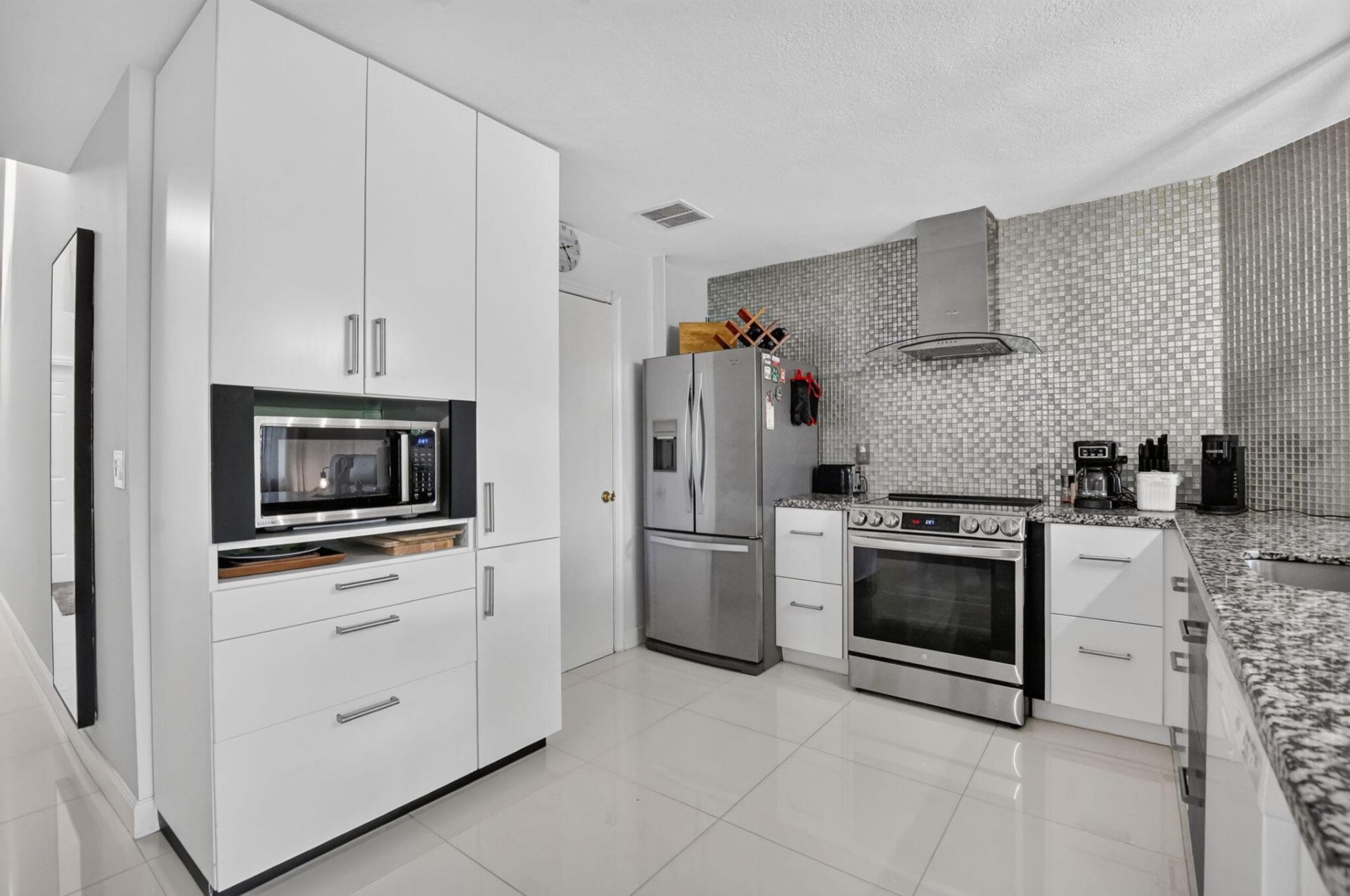 2260 Discovery Circle W, Deerfield Beach, FL 33442 Photo