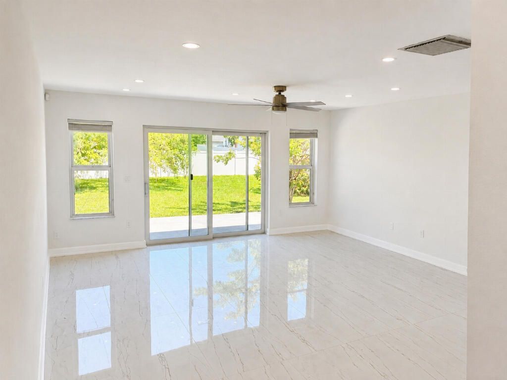 300 NW 17th Avenue, Pompano Beach, FL 33069 Photo