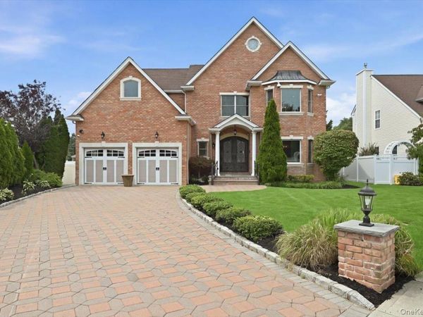 4 Corin Court, Syosset, NY 11791