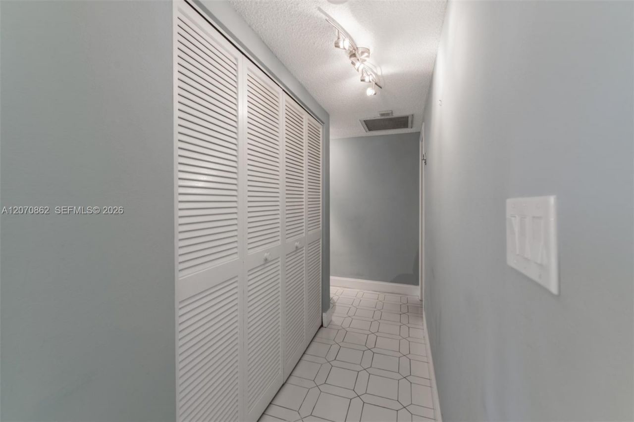 1950 S Ocean Dr, Unit 7G, Hallandale Beach, FL 33009 Photo